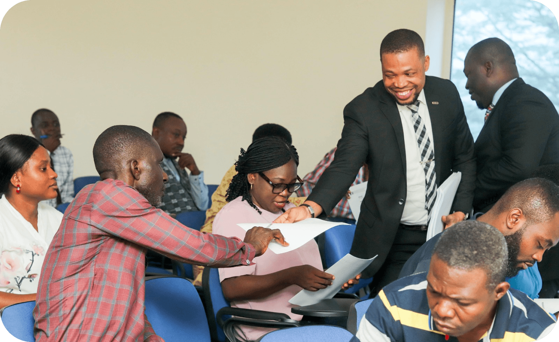 16 Plus Consult. about image